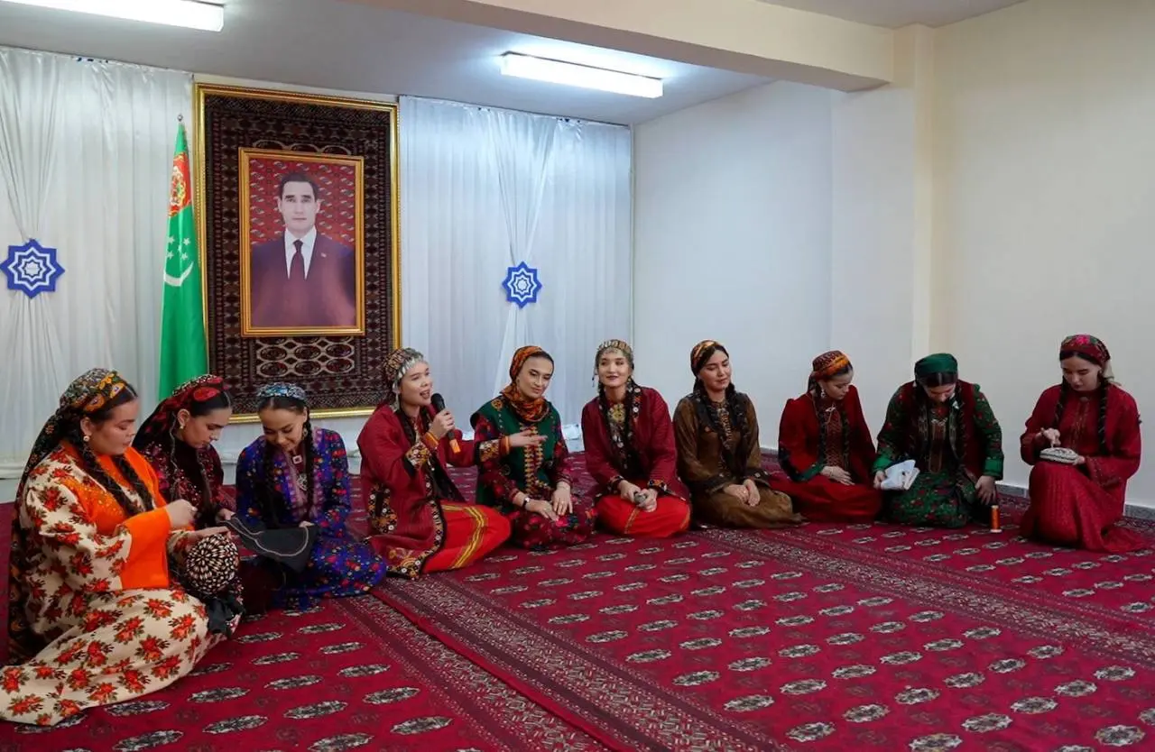 Milli Nowruz baýramy mynasybetli orta hünär okuw mekdebimizde aýdym-sazly baýramçylyk çäresi geçirildi